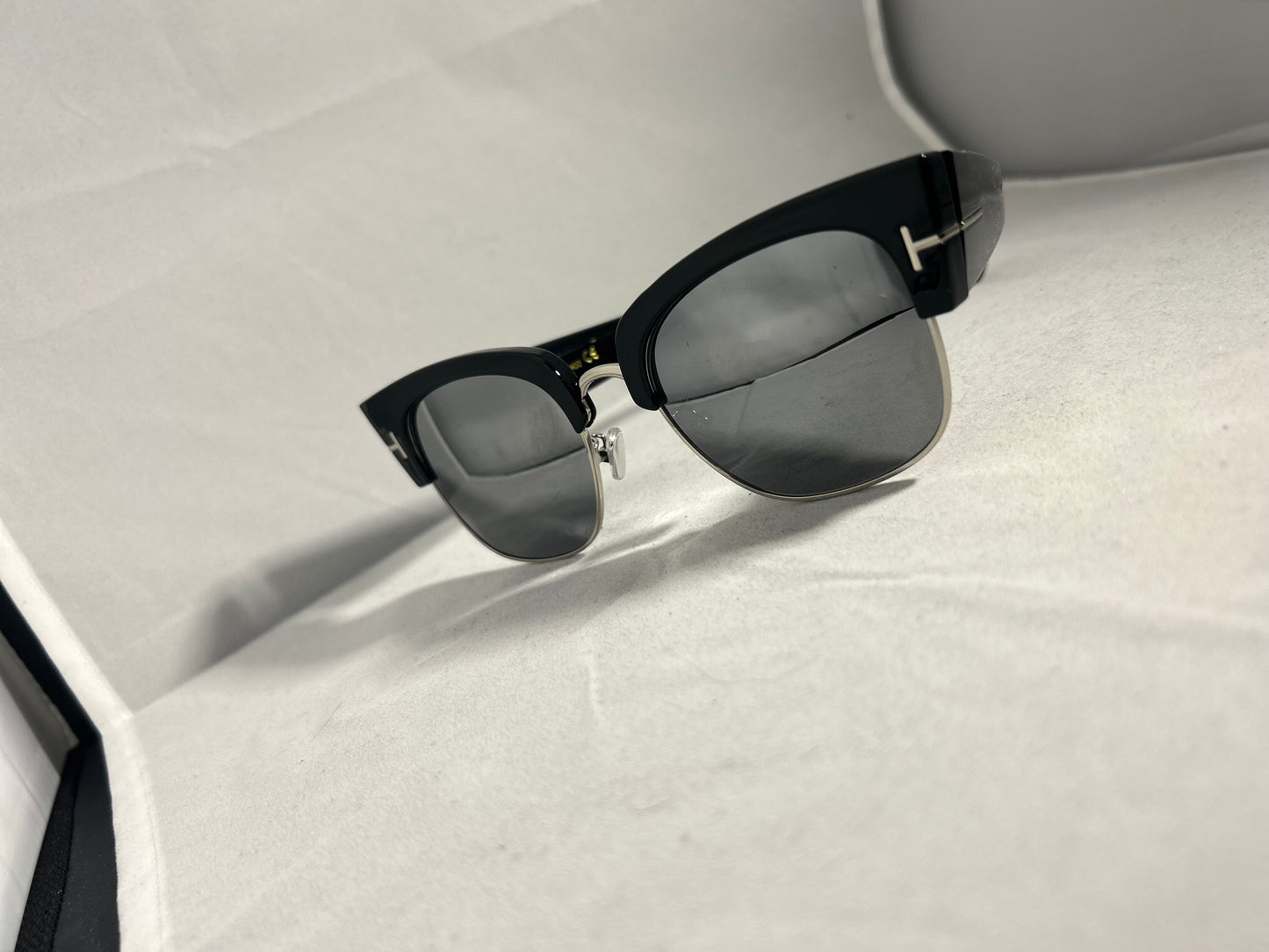 Unisex mirrored sunglasses