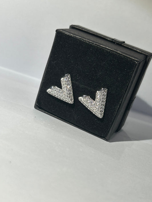 Crystal detailed v earrings