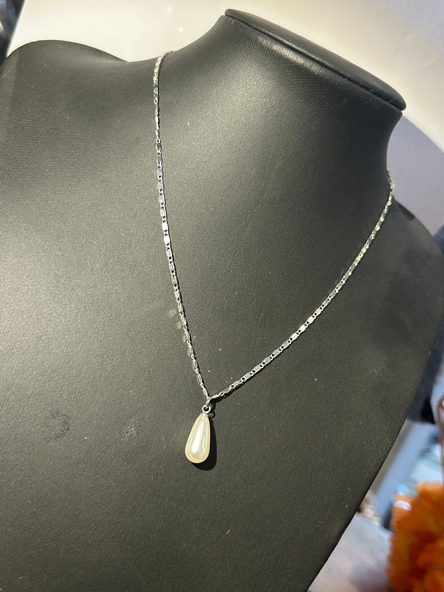 Droplet necklace