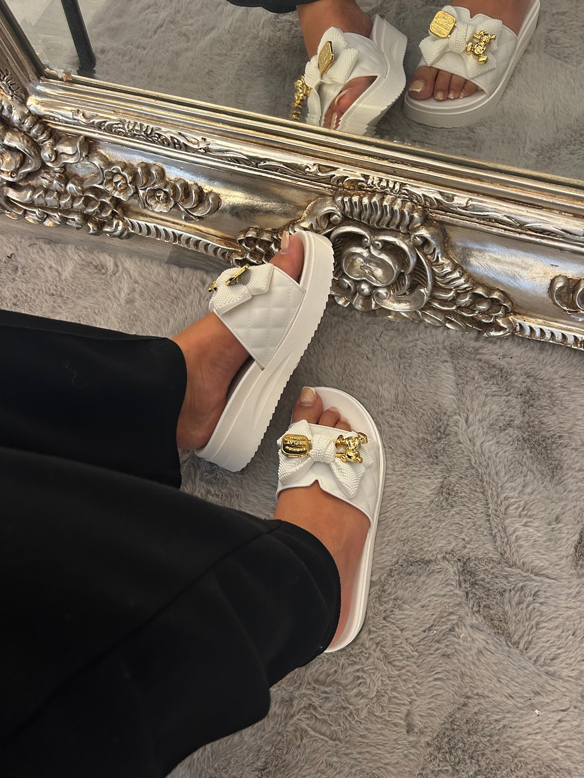 Gold and bow white detailed platform sliders 
