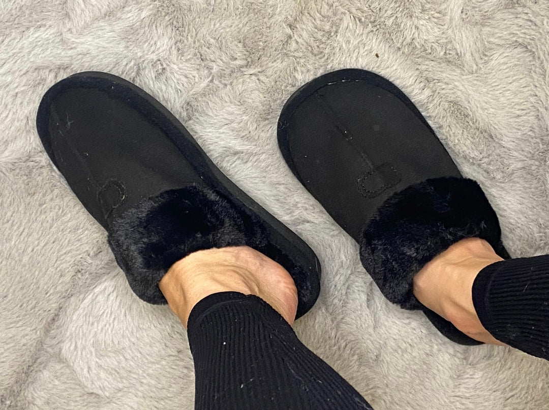 Black faux fur slip on slippers 
