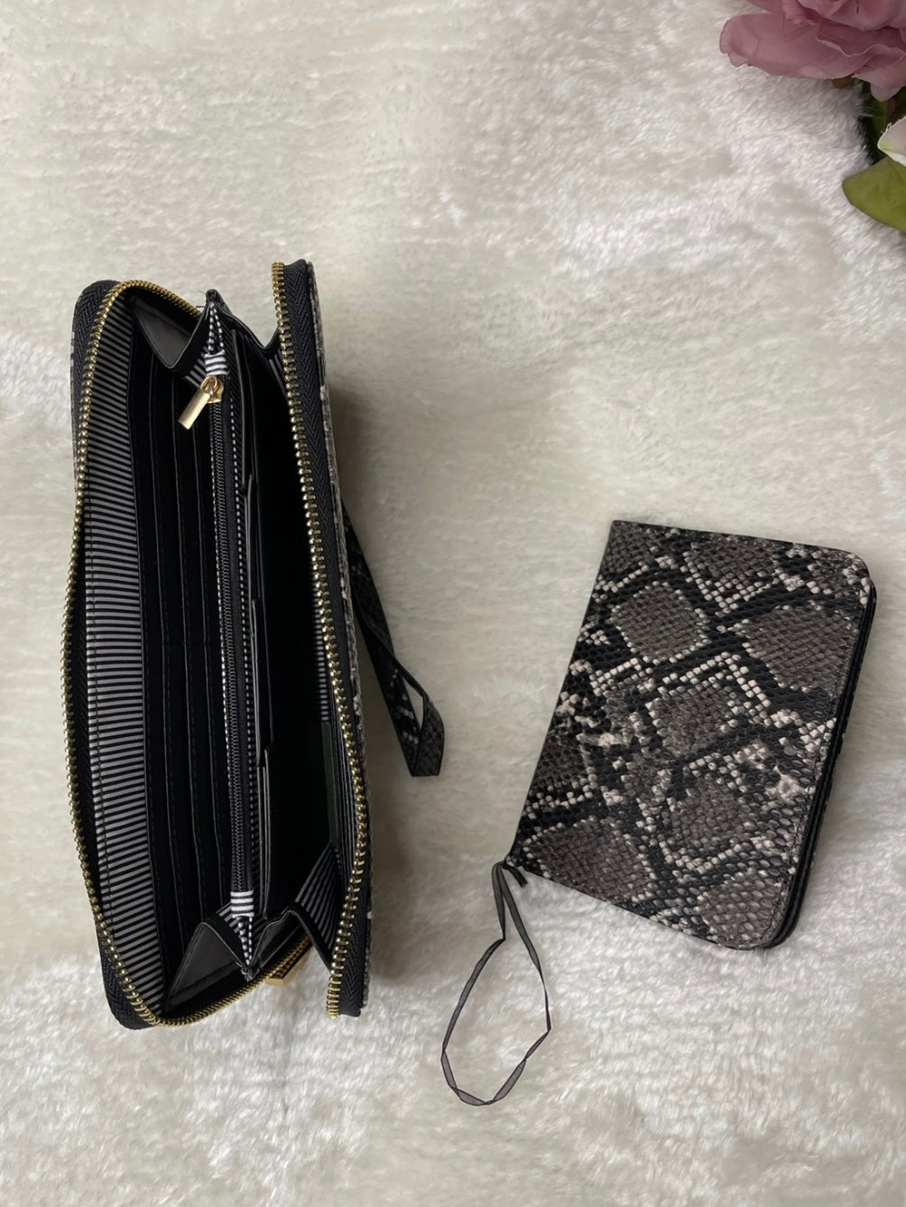 Travel large purse snakeprint with matching passport case