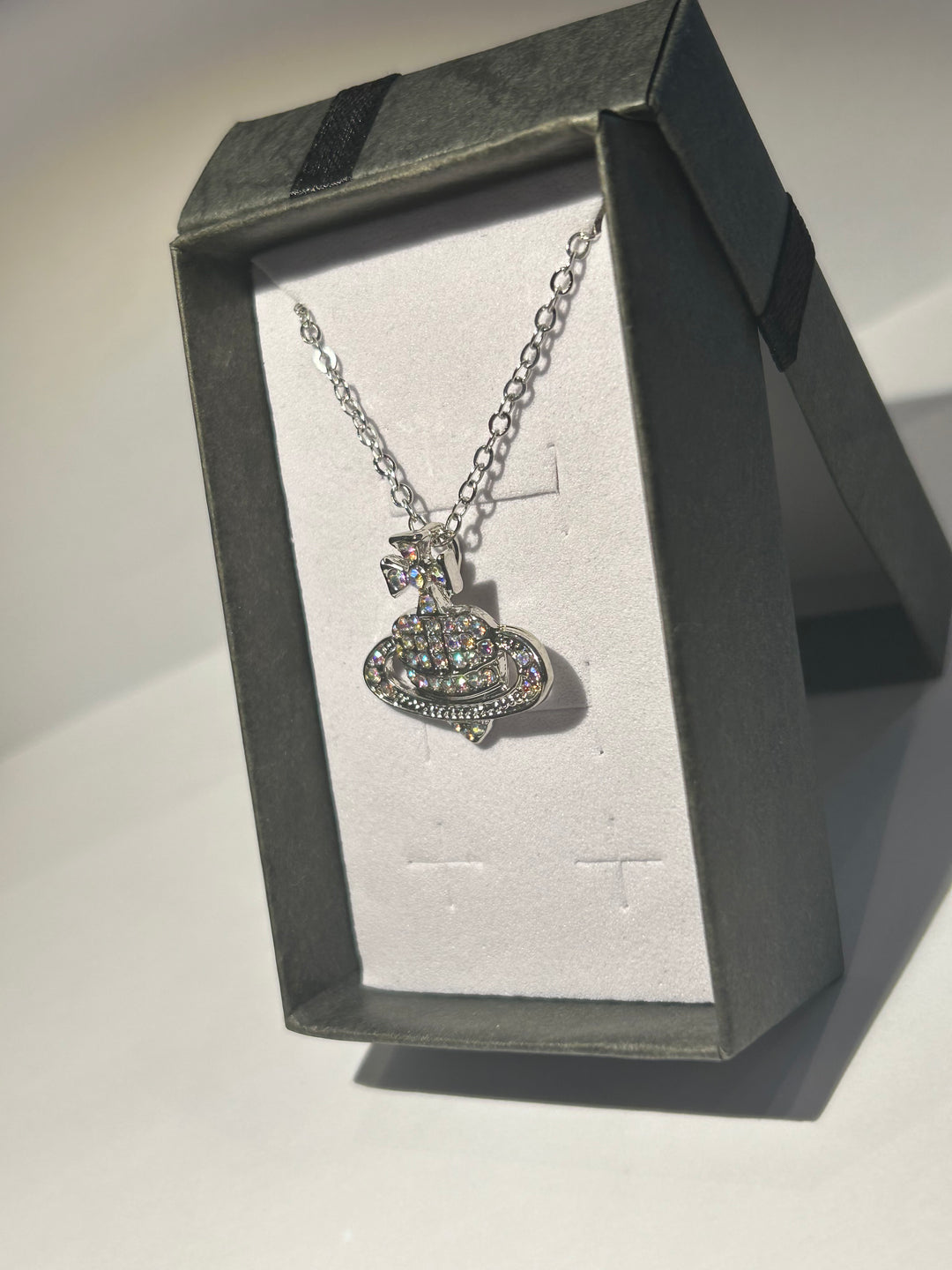 Heart planet necklace