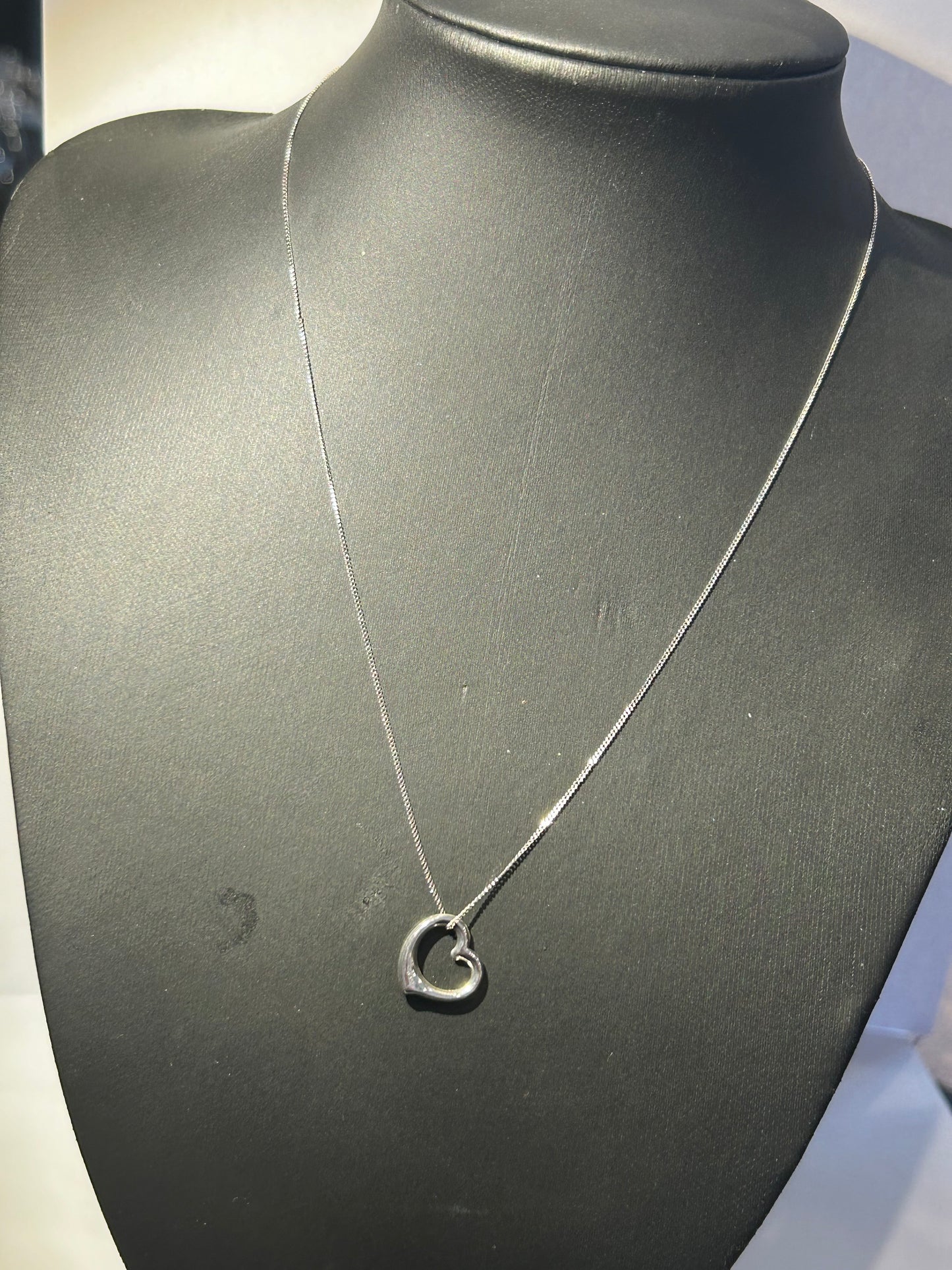 Simple heart necklace