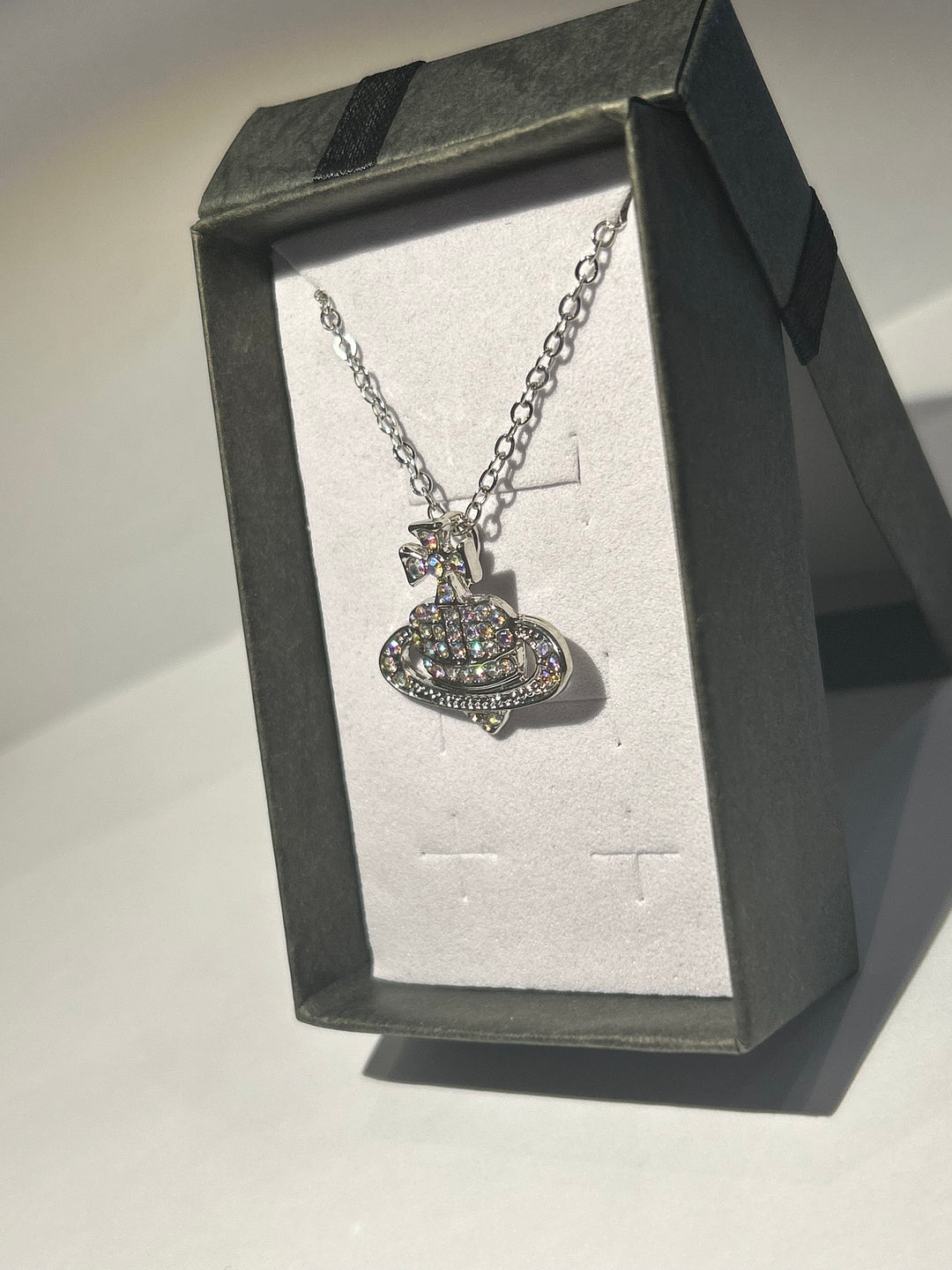 Heart planet necklace