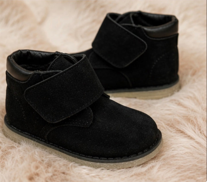 Unisex kids suede ankle boots with wide wrap fastening In black 