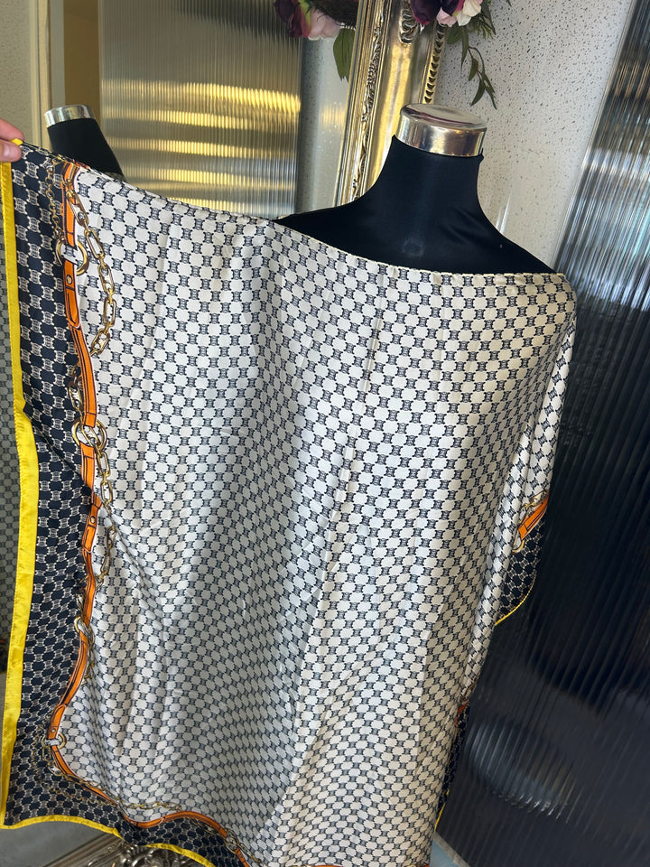 Patterned kaftan with decorative border 