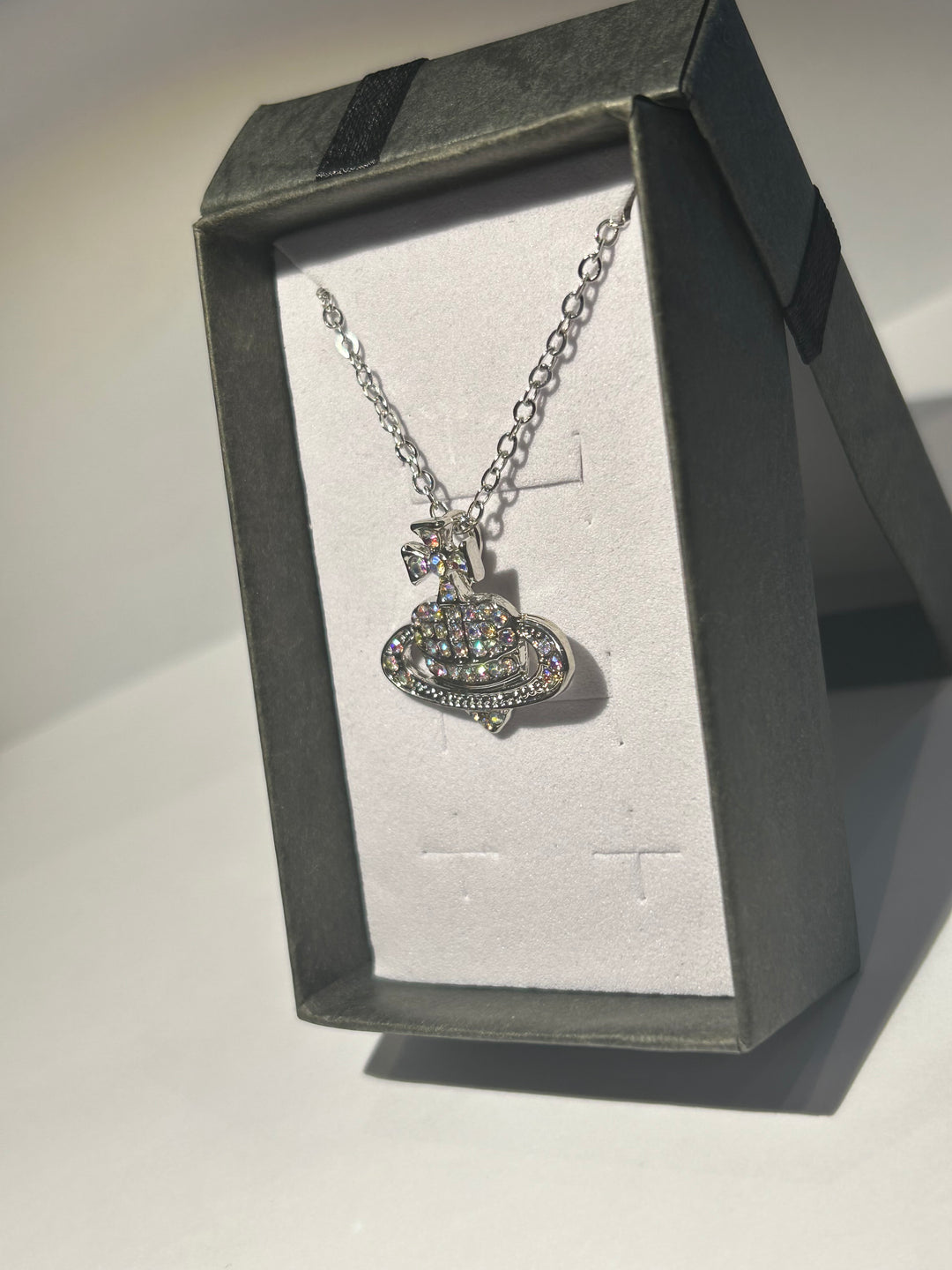 Heart planet necklace