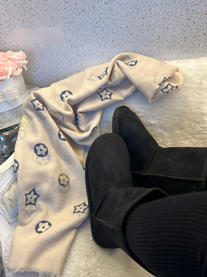 Women’s boot and scarf bundle set, cosy winter outfit with boots and matching scarf
