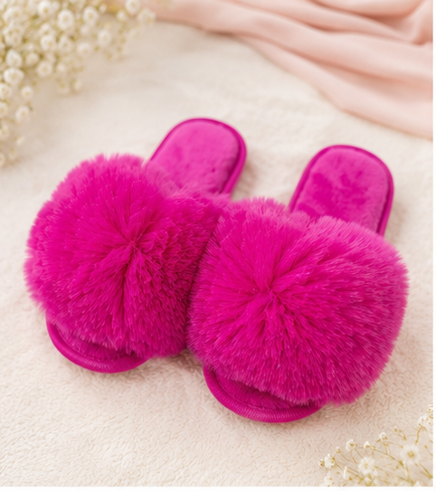 Faux fur slip on children’s slippers in Hot pink 
