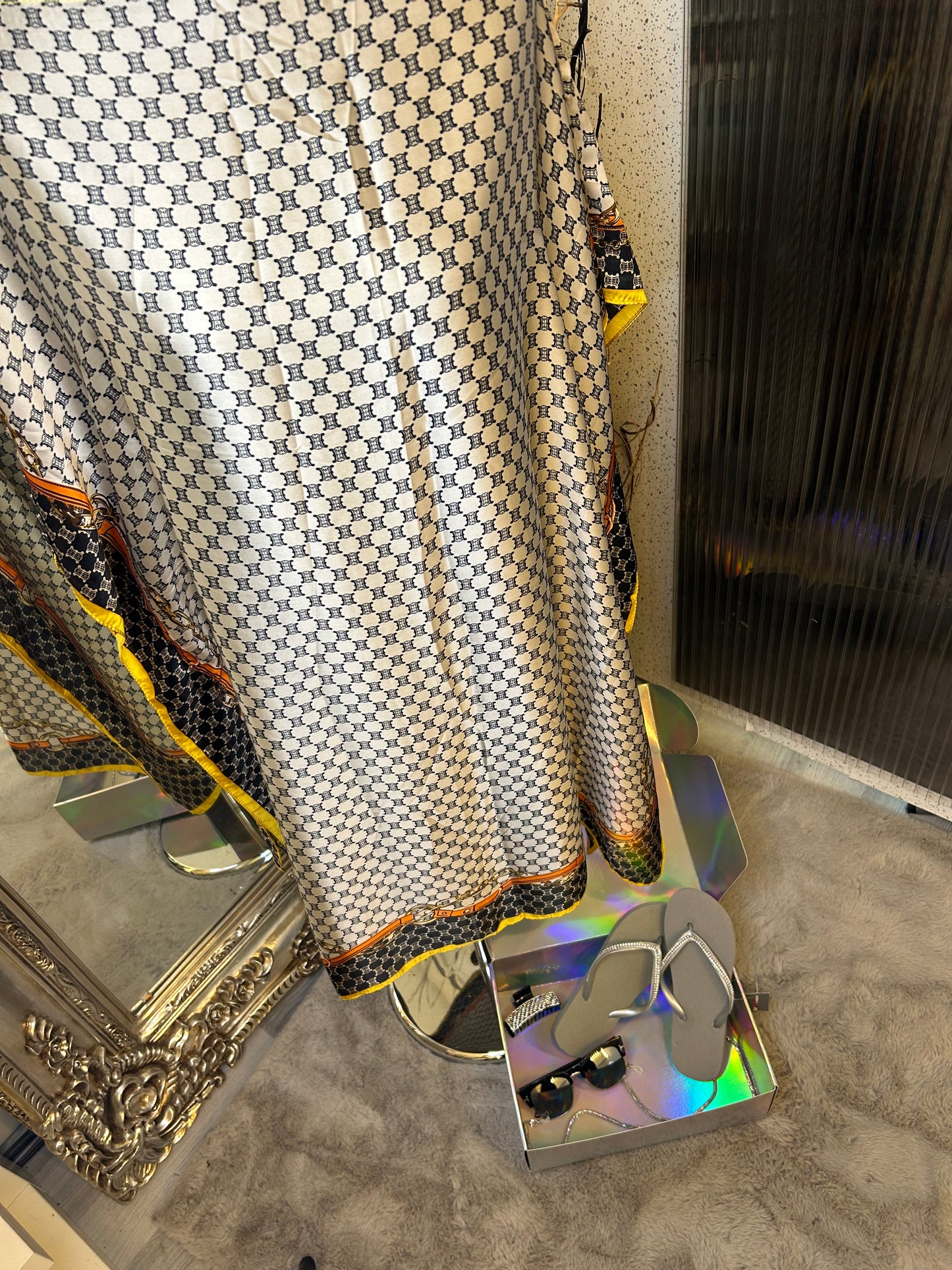 vacation bundle of items for sale that creates a discount when buying as a bundle. Kaftan, sunglasses, sunglasses chain, toe posts and hair clip. Worth 57.50 but we are selling for £27 as the bundle 