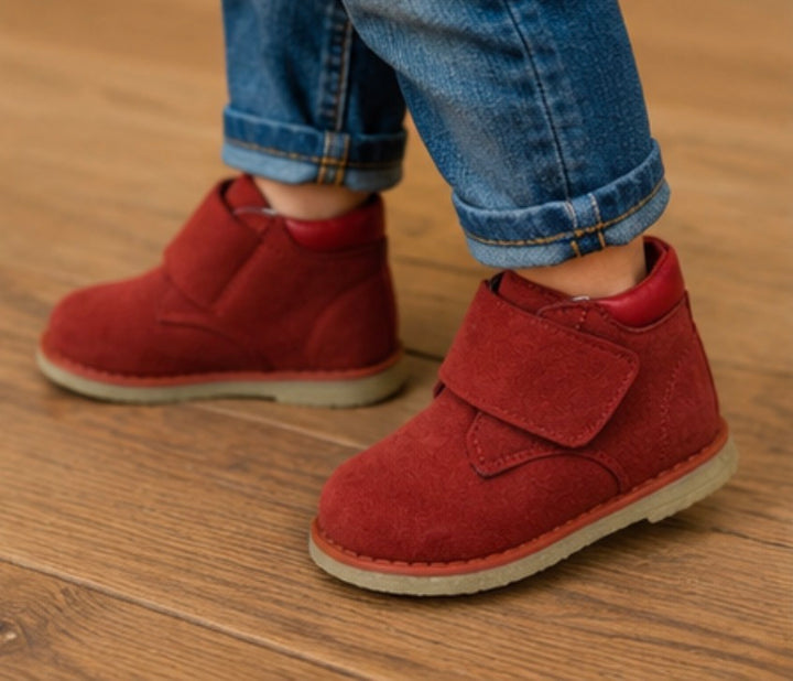 Unisex kids suede ankle boots with wide wrap fastening In red