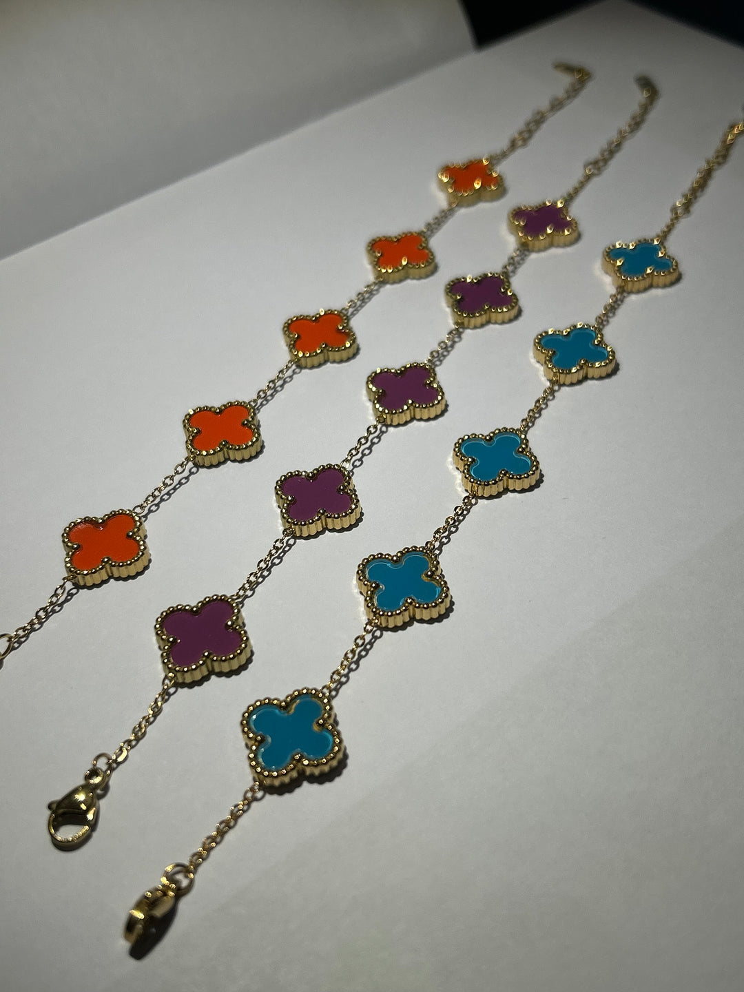 Clover style gold detailed bracelet