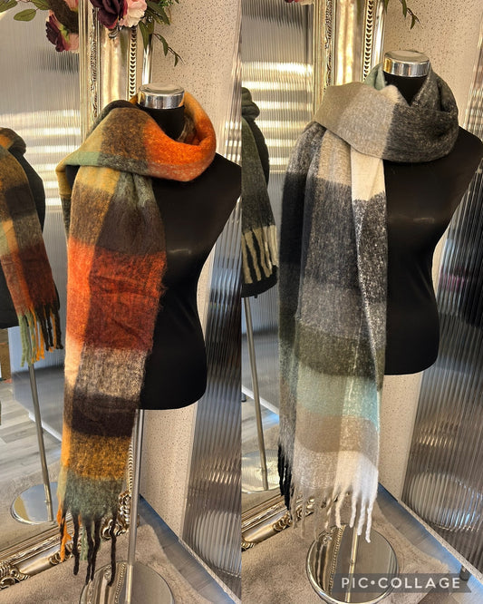 Checked tassel fluffy scarves