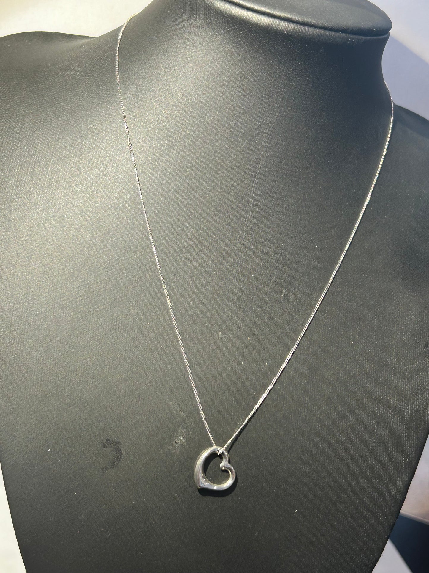 Simple heart necklace