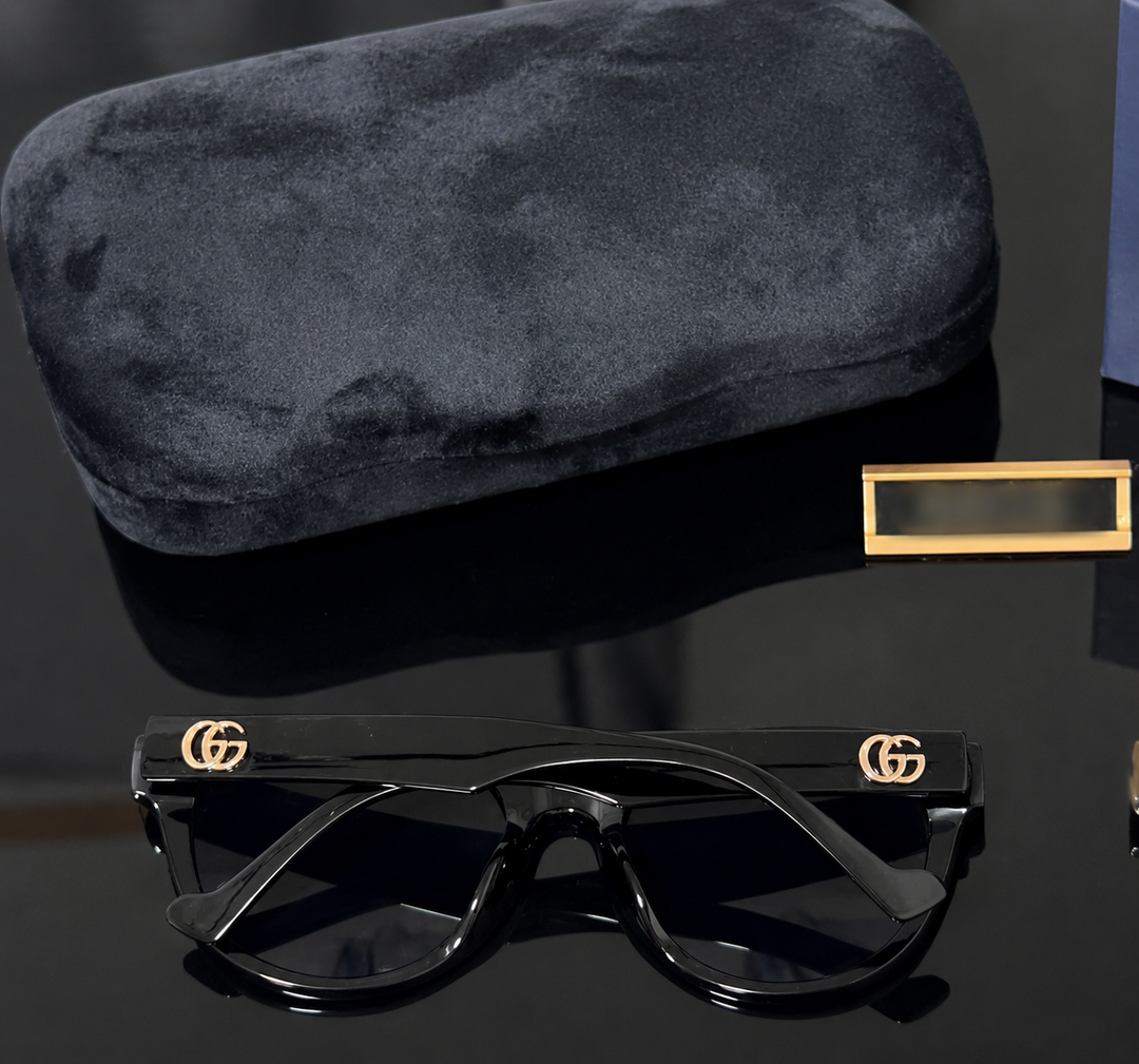 Simple black unisex sunglasses with gold detail 