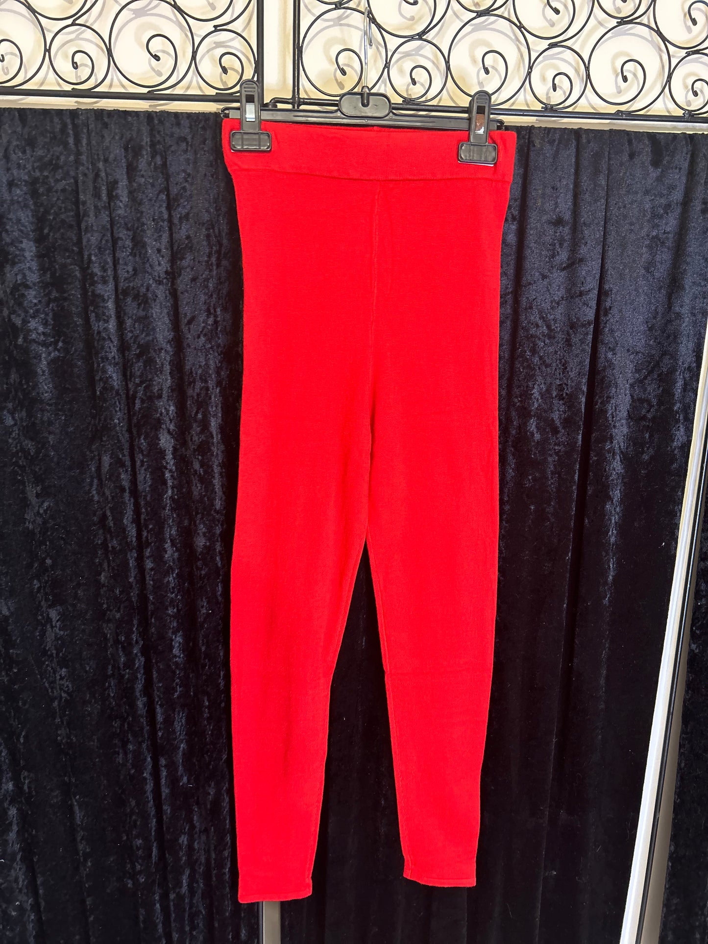 Red stretchy women’s leggins 