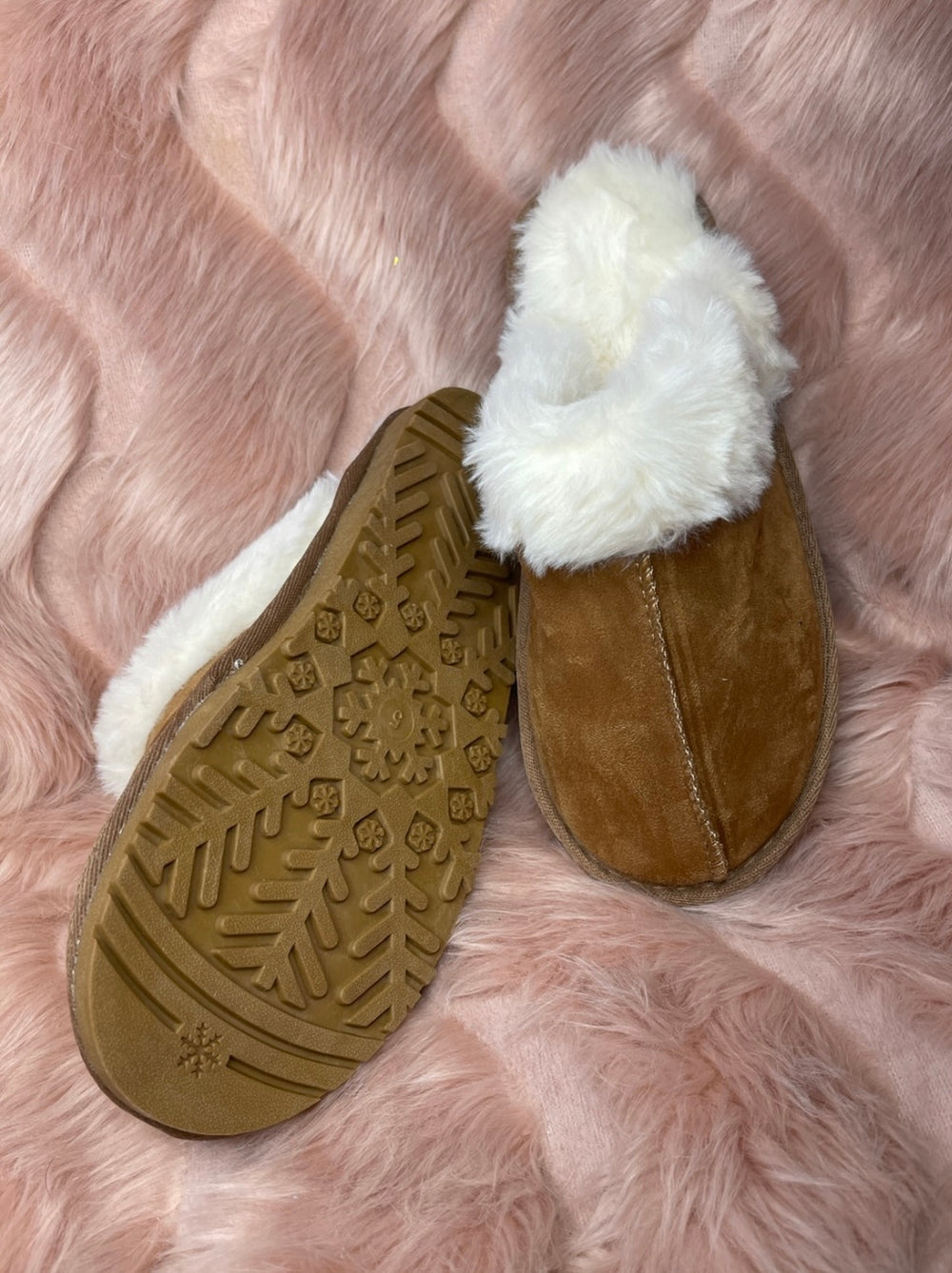 Brown faux fur women’s slippers 