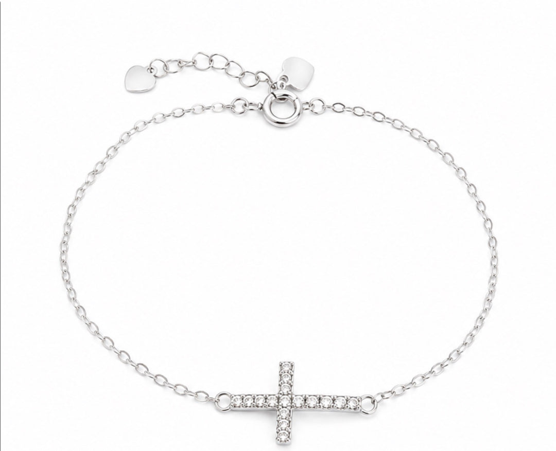 Silver crystal side pendant bracelet with delicate chain and adjustable fastening