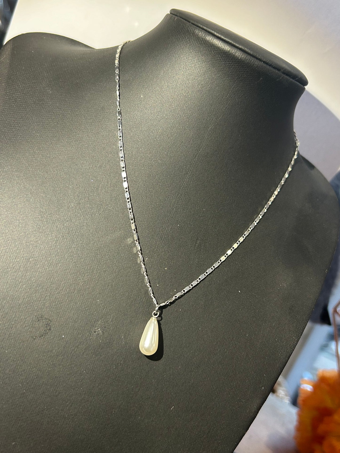 Droplet necklace