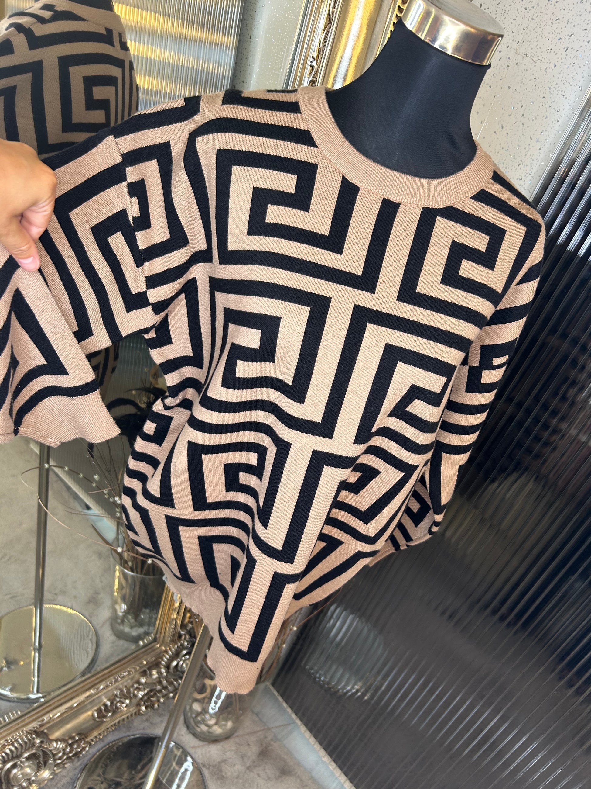 Patterned geometric jumper sweater 