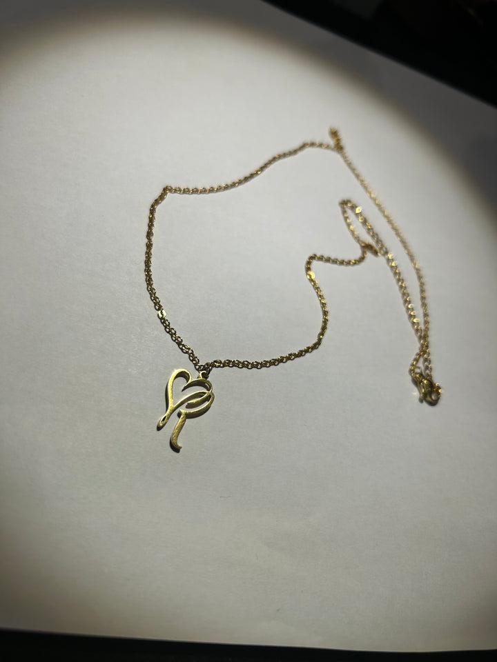 Alphabet letter - R letter heart pendant necklace