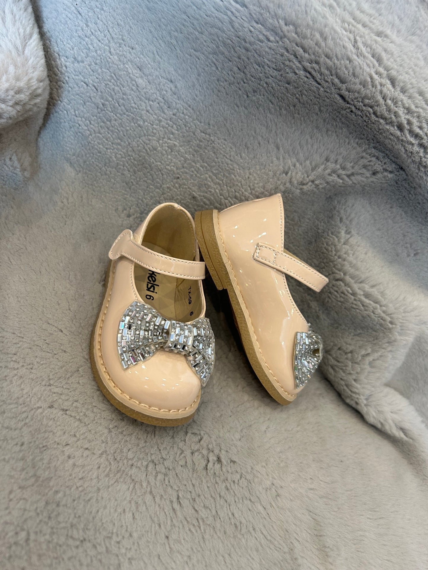 Little girls nude patent shoes with silver gem bows