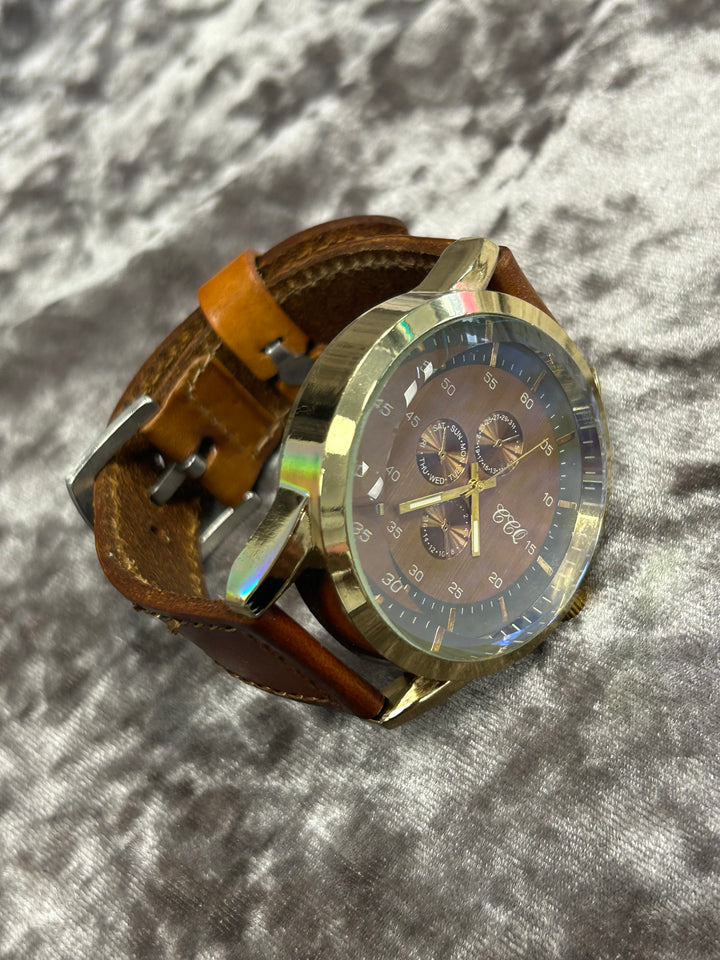 Wristwatch with brown strap and gold casing 