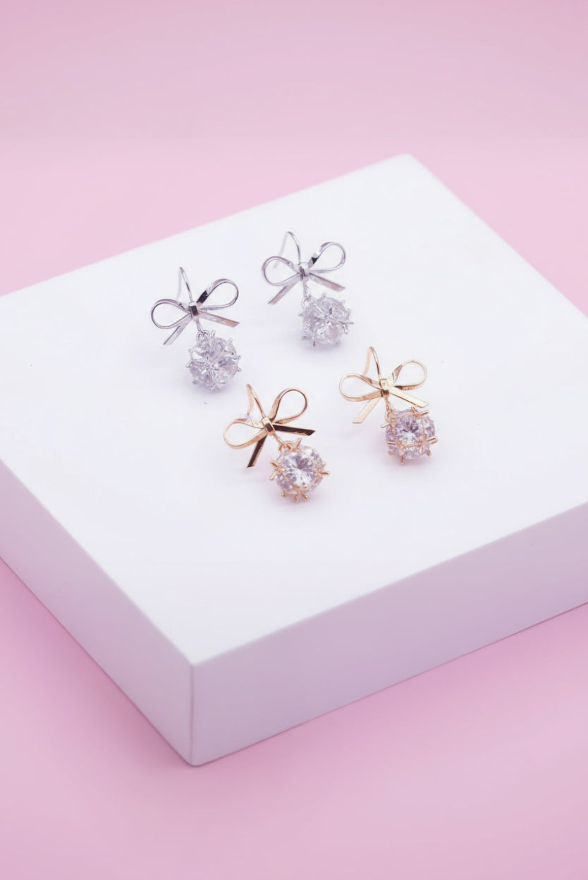 Set of earrings with bow detail and crystal drop