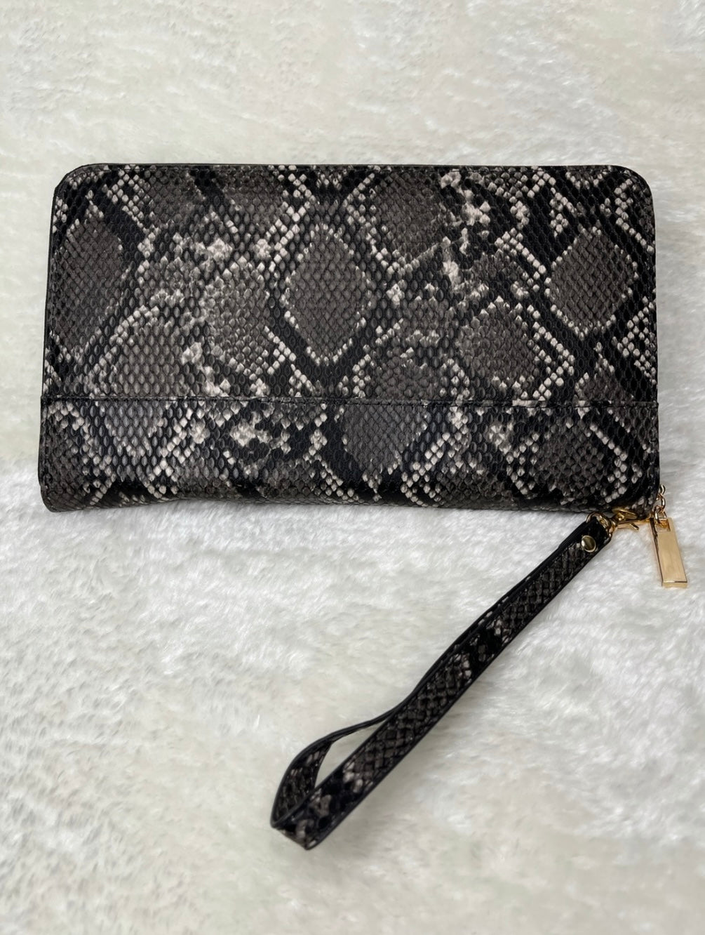 Travel large purse snakeprint with matching passport case