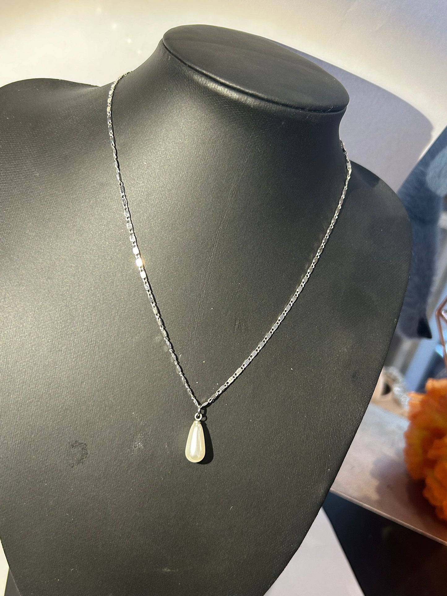 Droplet necklace