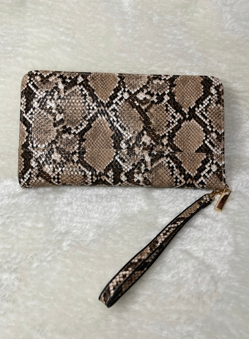 Travel large purse snakeprint with matching passport case