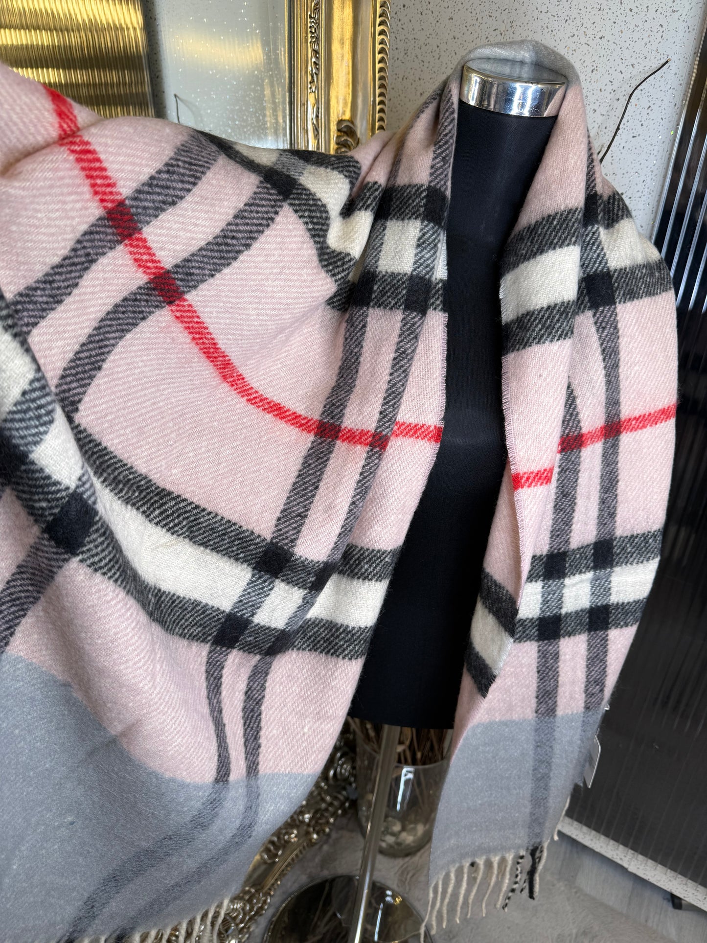 Checked tassel scarves