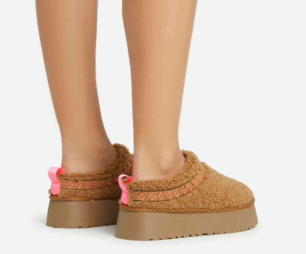 Tan fuzzy outdoor slippers 
