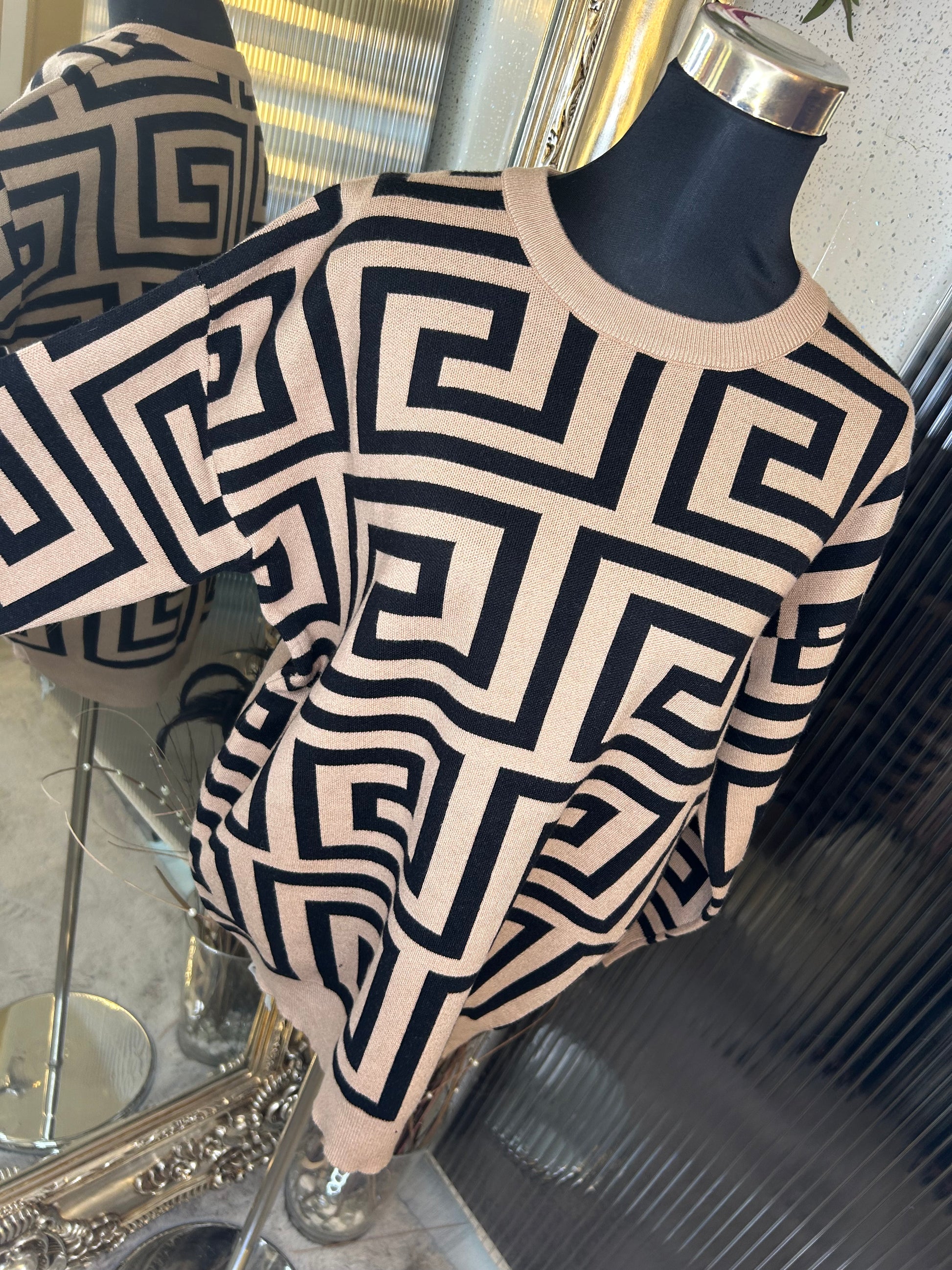 Patterned geometric jumper sweater 