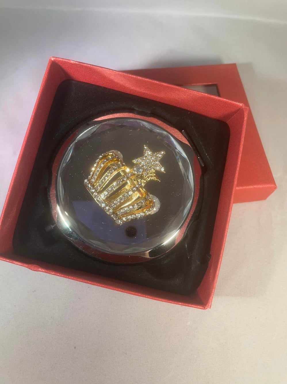 Compact mirror with 3D decoration