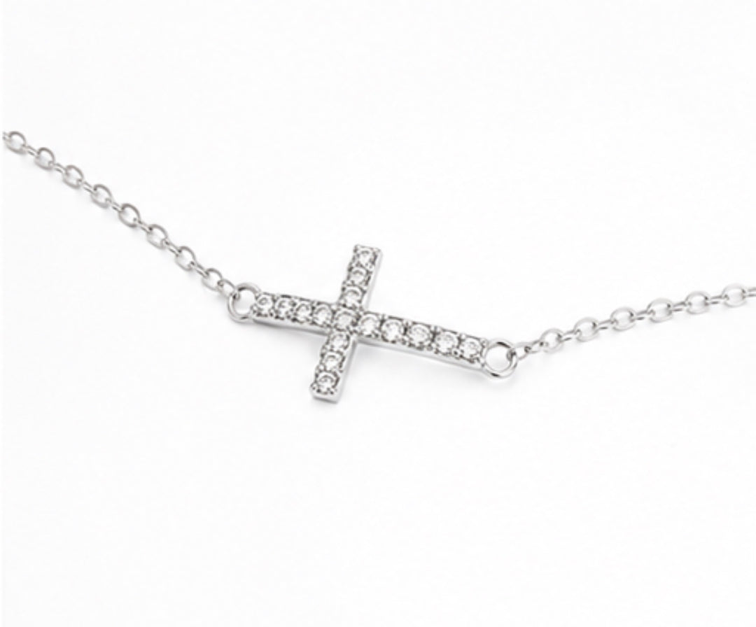Silver crystal side pendant bracelet with delicate chain and adjustable fastening
