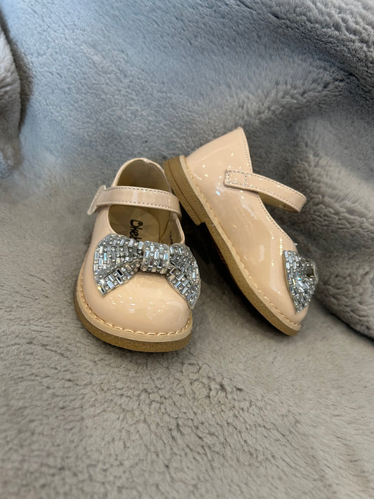 Little girls nude patent shoes with silver gem bows