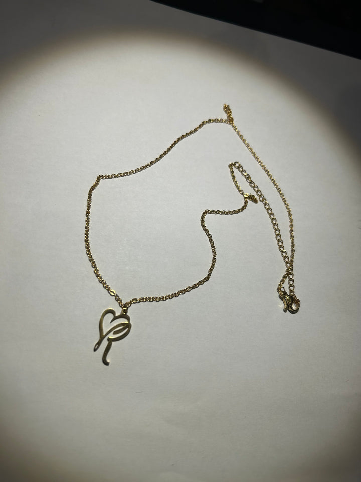 Alphabet letter - R letter heart pendant necklace