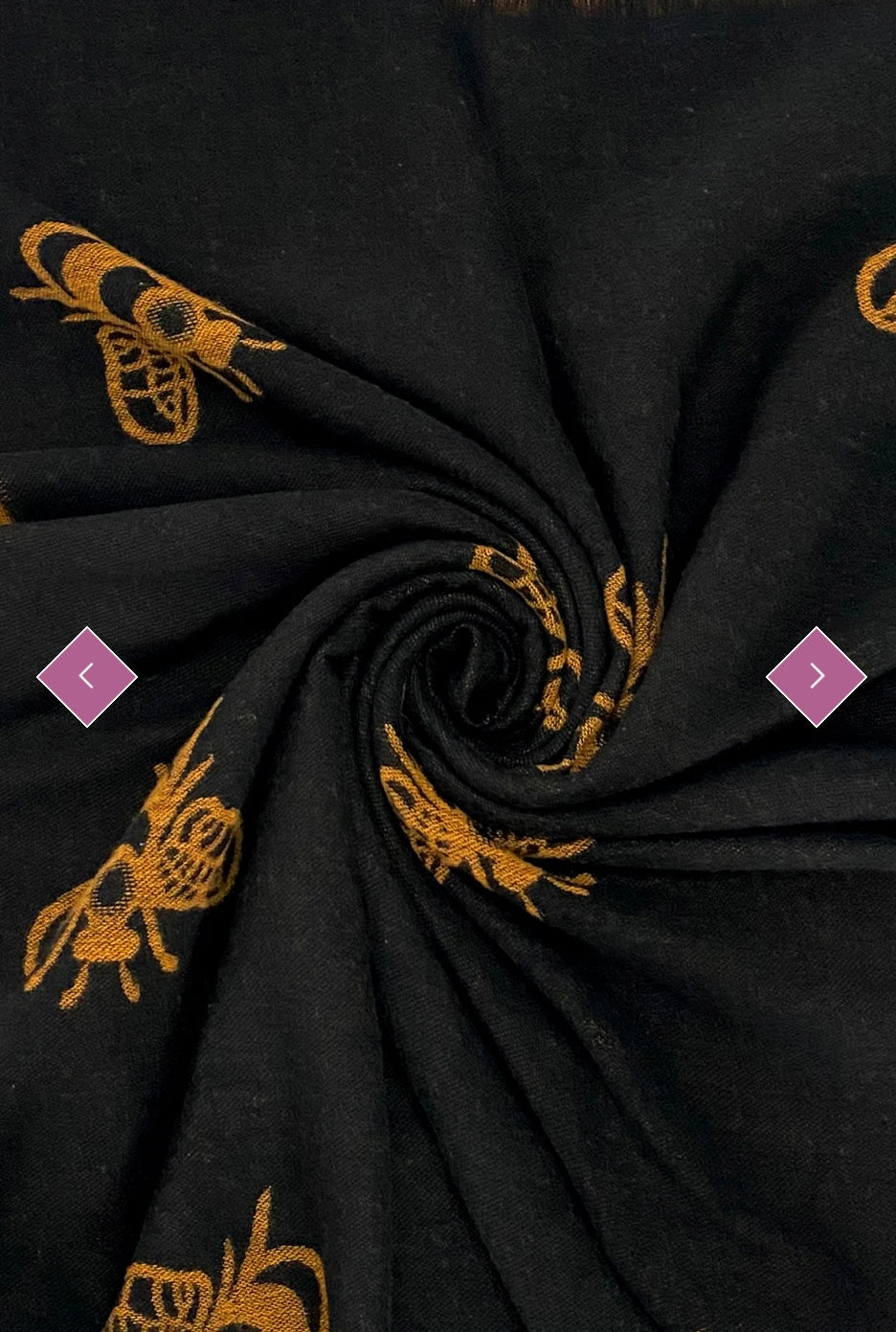 Bee scarf with bee pattern detail 