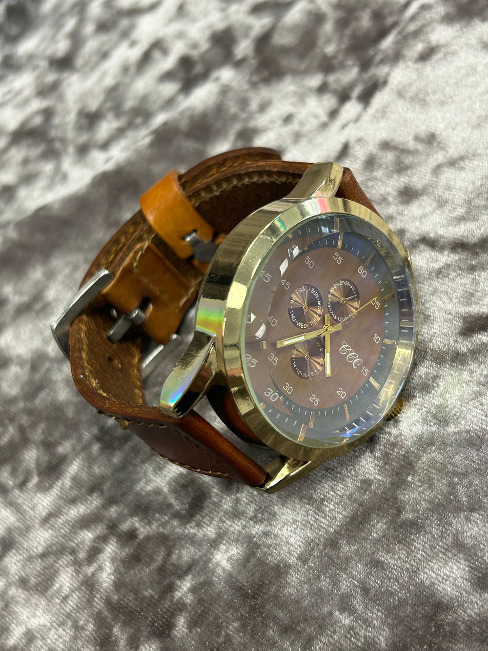 Wristwatch with gold case and brown  strap 