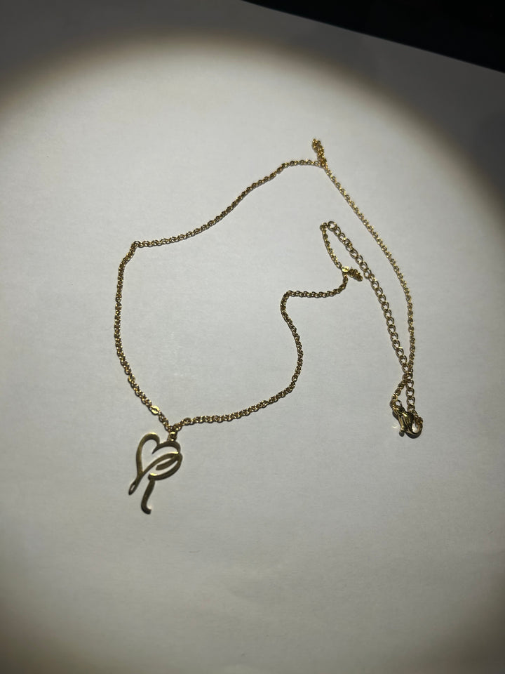 Alphabet letter - R letter heart pendant necklace