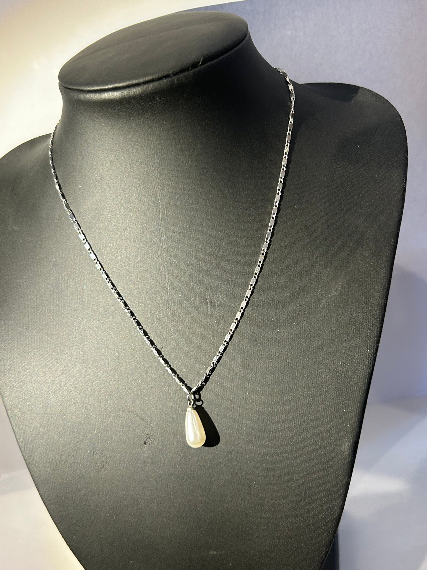 Droplet necklace