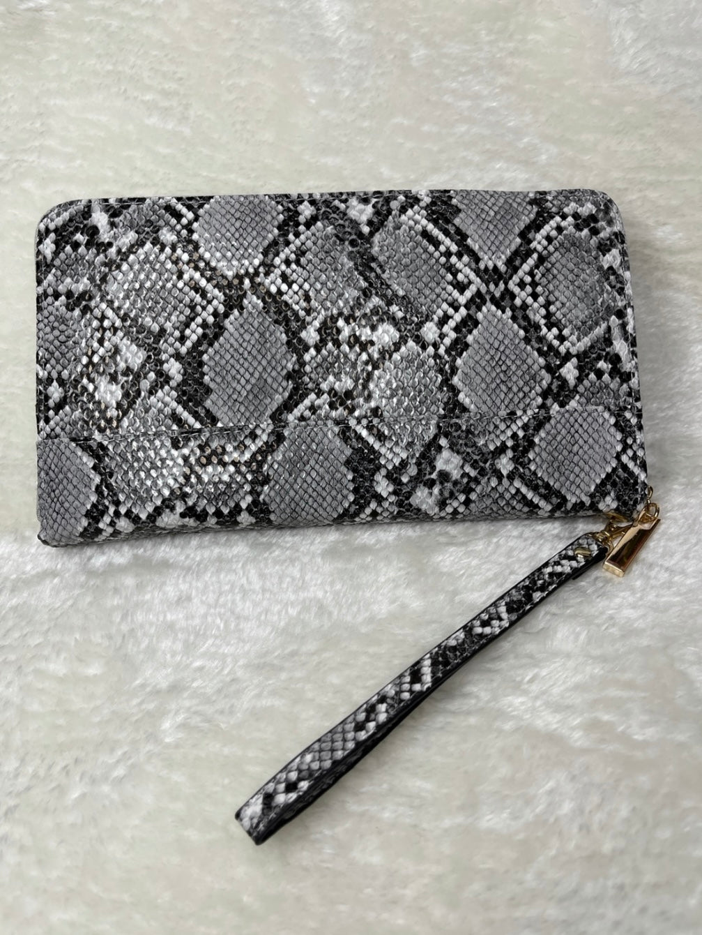 Travel large purse snakeprint with matching passport case