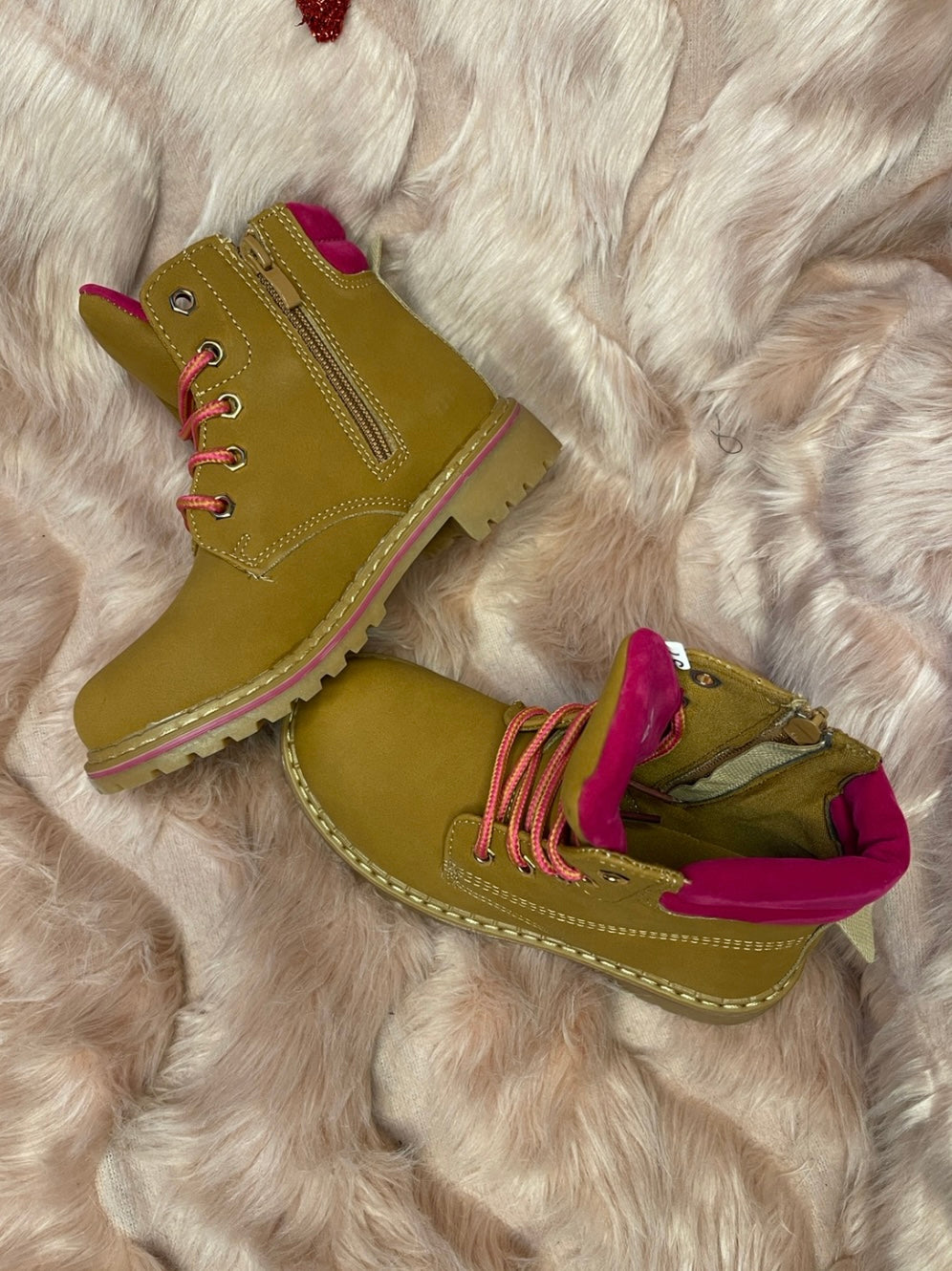 Girls camel boots with fuchsia decor