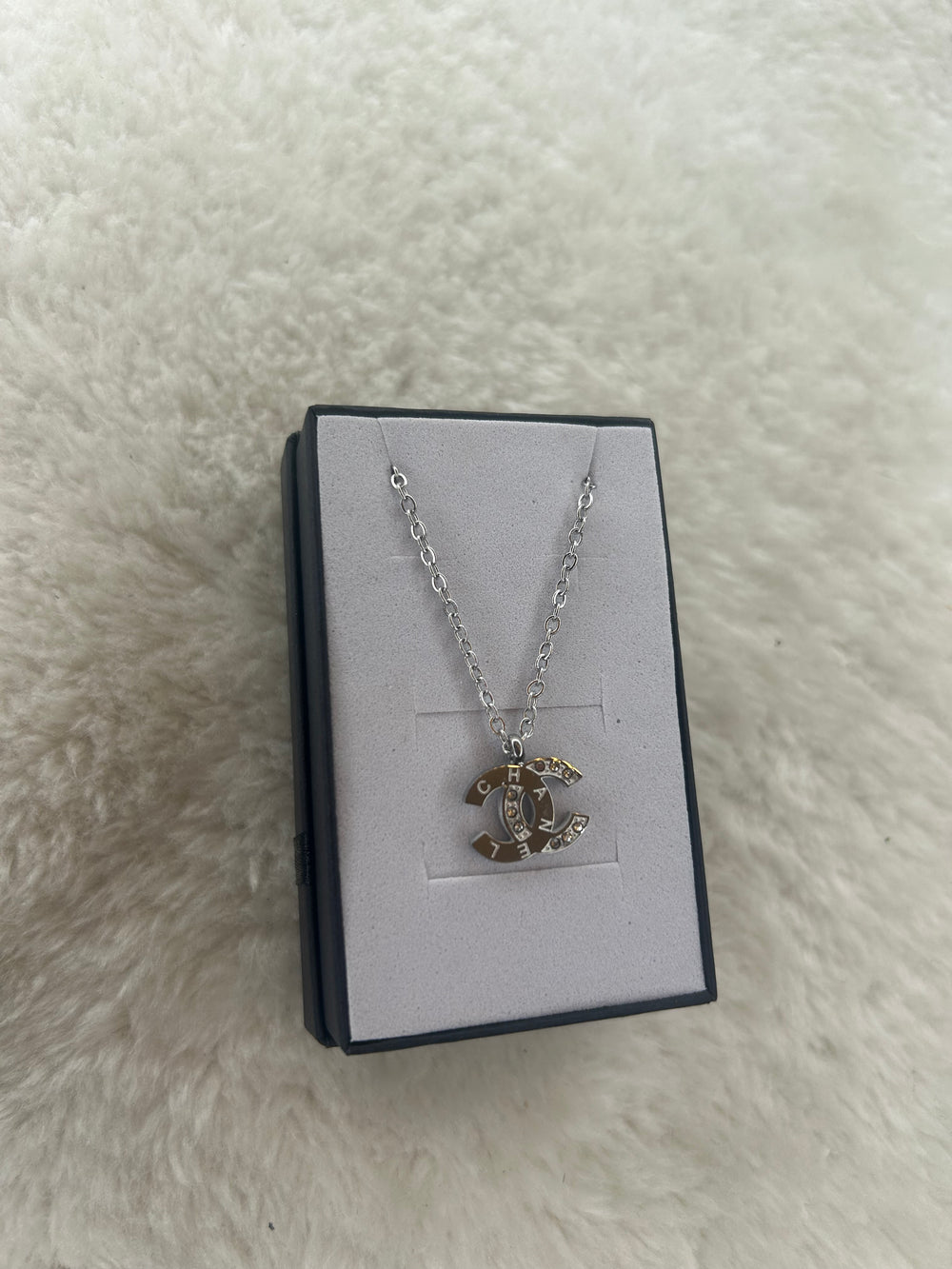 Silver necklace with crystal-embellished pendant 