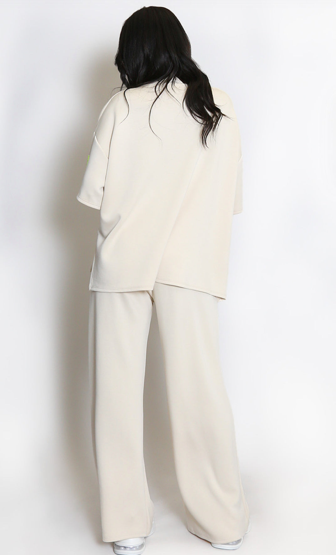 Person wearing a beige t-shirt and trouser set