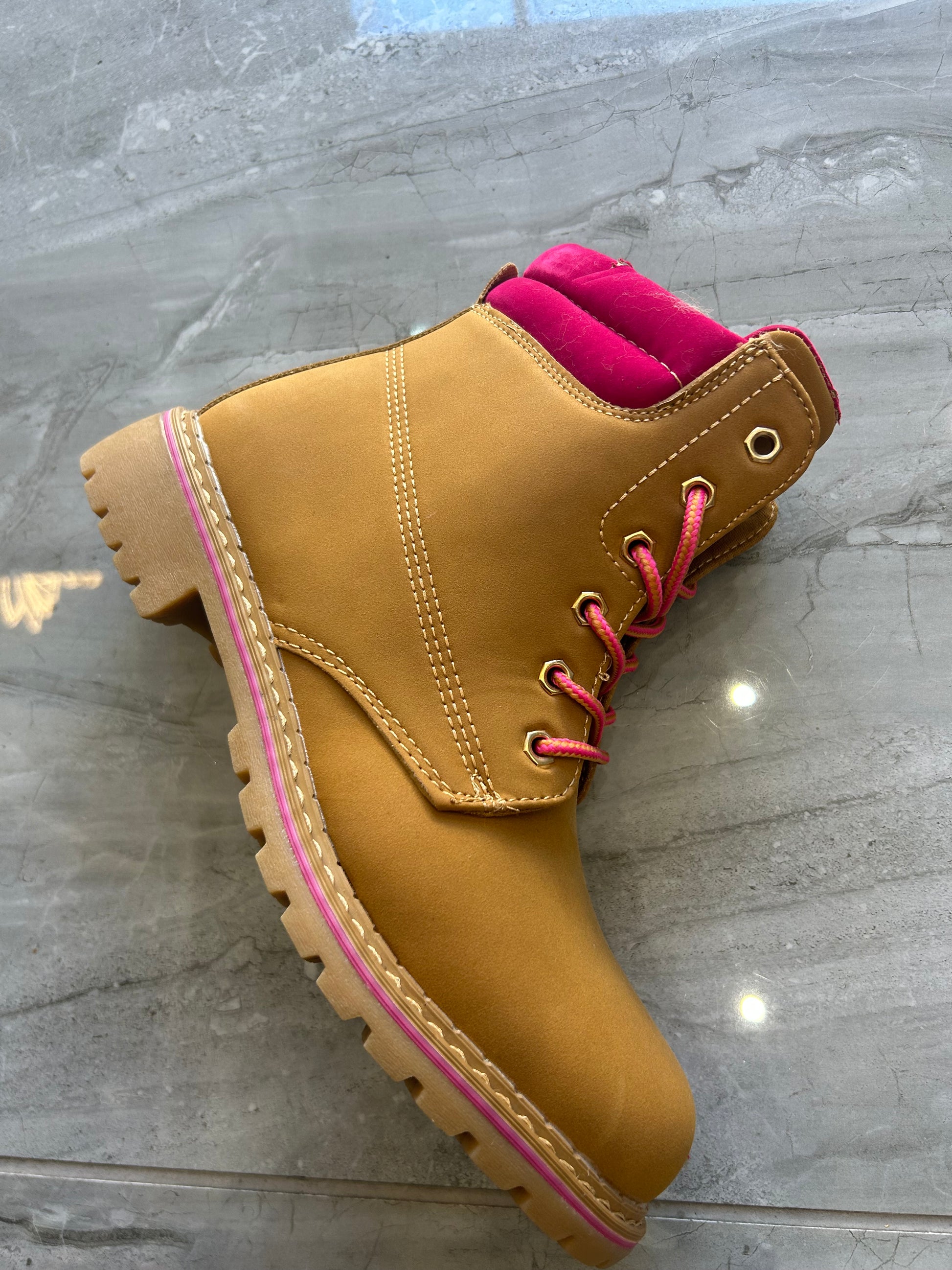 Hot pink detailed children’s walking boots 