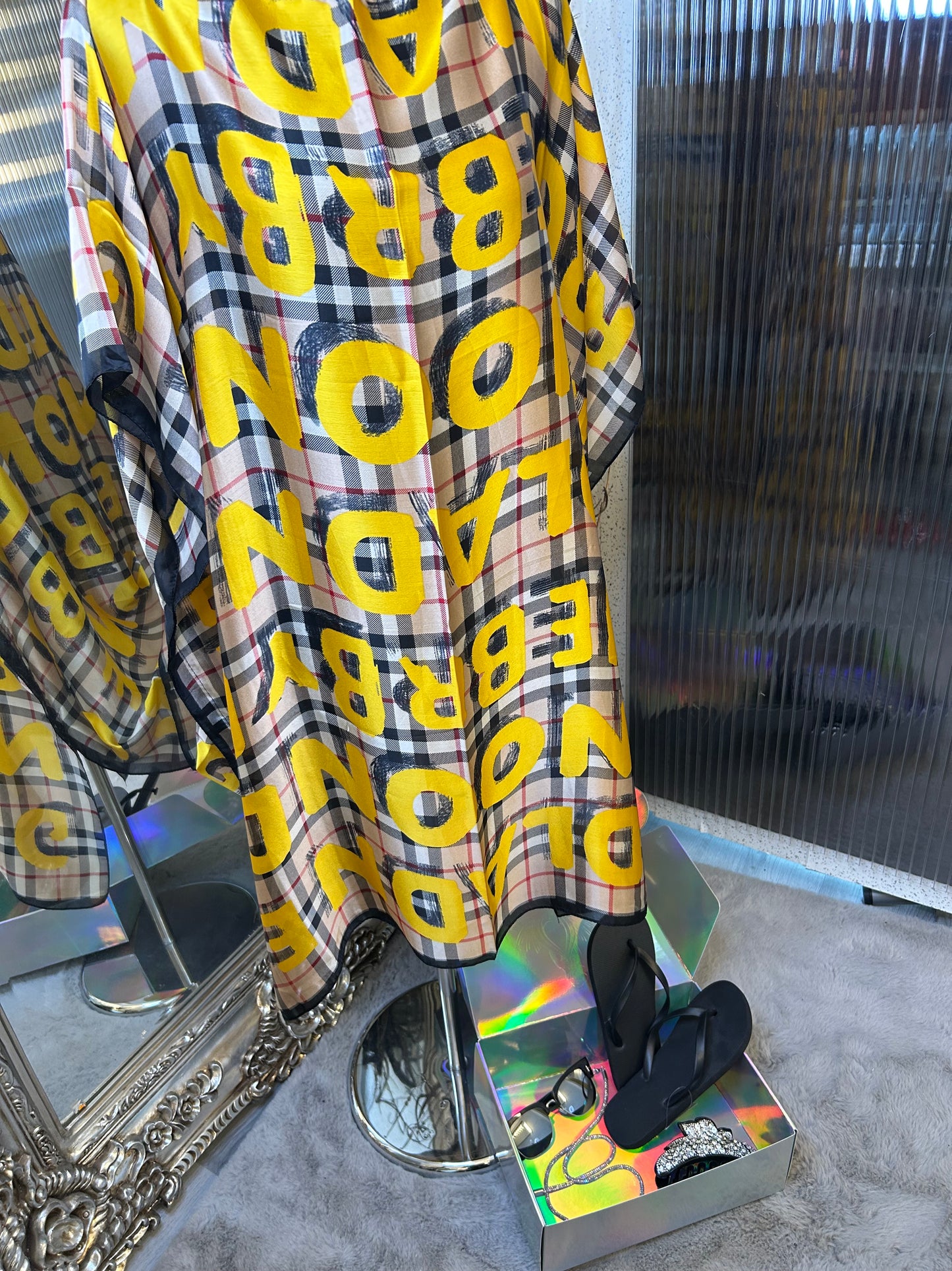 vacation bundle of items for sale that creates a discount when buying as a bundle. Kaftan, sunglasses, sunglasses chain, toe posts and hair clip. Worth 57.50 but we are selling for £27 as the bundle 