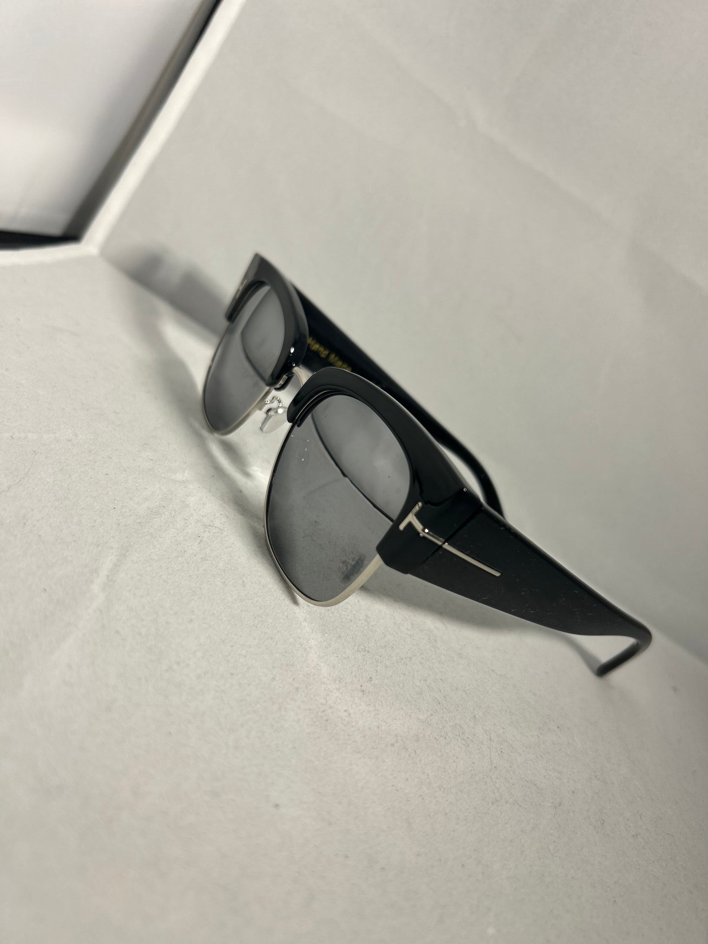 Unisex mirrored sunglasses